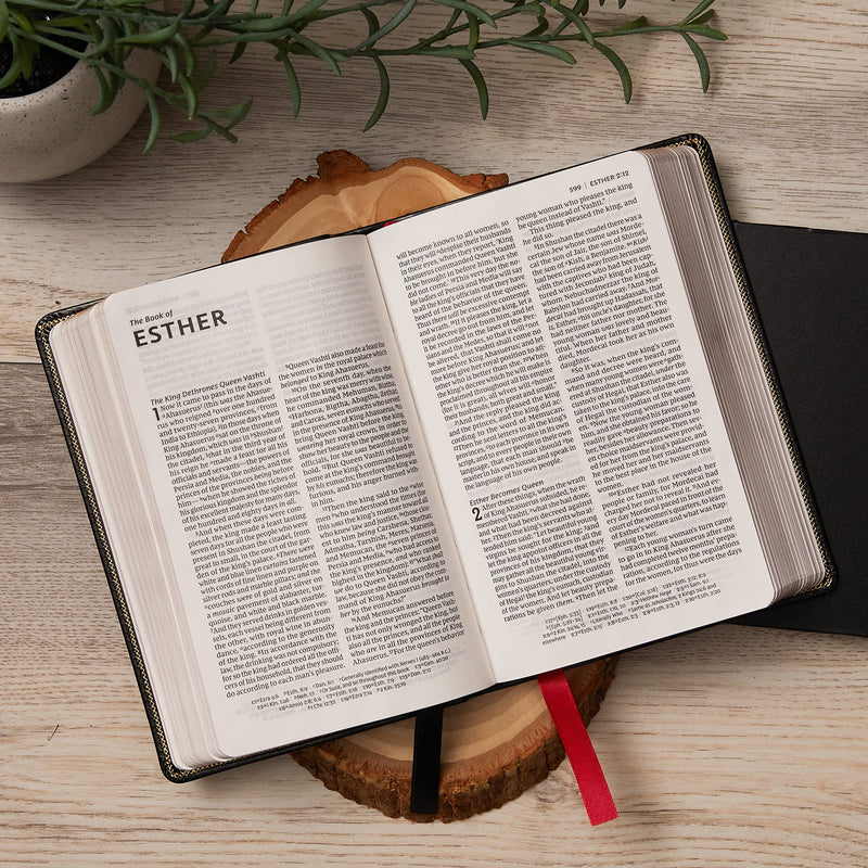 NKJV COMPACT BLACK (Reference Bible, Red Letter Edition, Comfort Print)